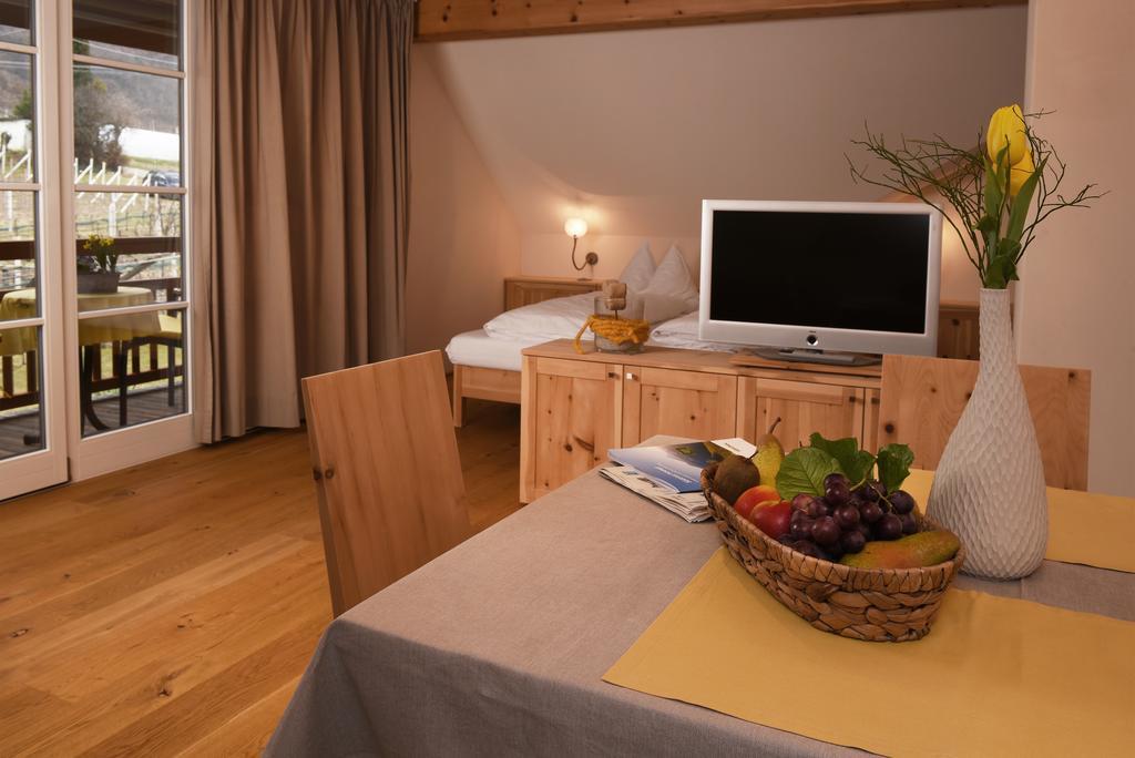 Biobauernhof Rosengartner Apartment Terlano Luaran gambar