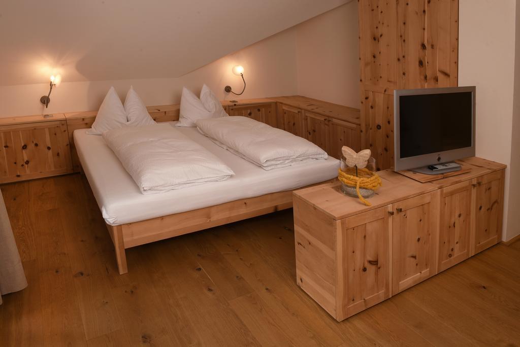 Biobauernhof Rosengartner Apartment Terlano Luaran gambar